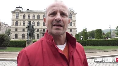 Candy Alexa fucks in the middle of Prague
